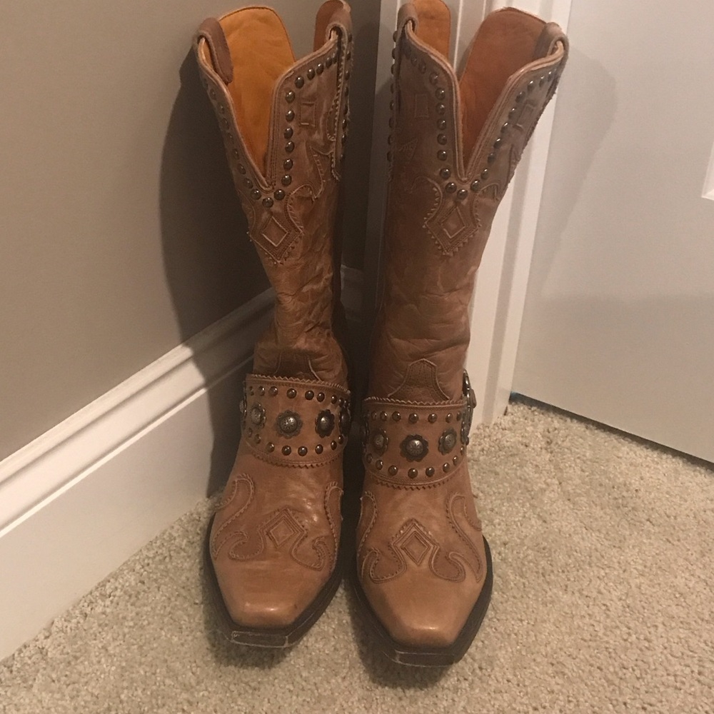 Gorgeous tan boots, incredible detail and workmanship. Barely worn.
